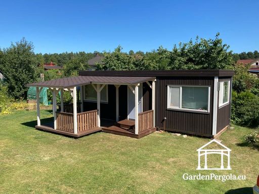 Husansluten naturlig träveranda med täckt tak - garden gazebo pergola
