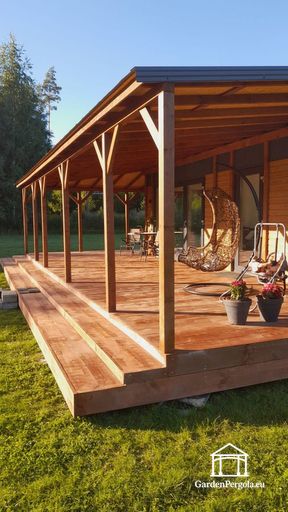 Husansluten naturlig träveranda med rymlig täckt terrass - garden gazebo pergola