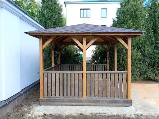 3x4 m Träpaviljong — Mysig Trädgårdspaviljong med Golv och Öppen Bakvägg
