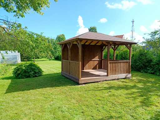 3x4 m Träpaviljong — Mysig Trädgårdspaviljong med Golv och Stängd Bakvägg