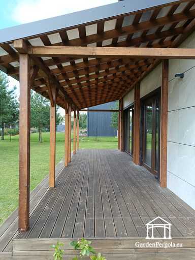 Naturlig 2,4 x 9 m träveranda utan terrass