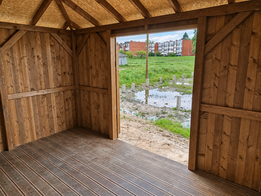3 × 4,5 m specialbyggt trädgårdsskjul i trä med dubbeldörrar